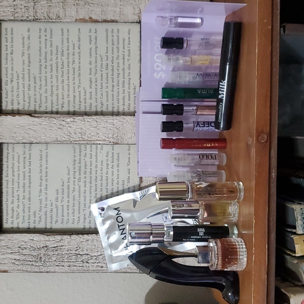 21 pc Men's and Women's Fragrance Sampler Trvael Mini Set Bundle